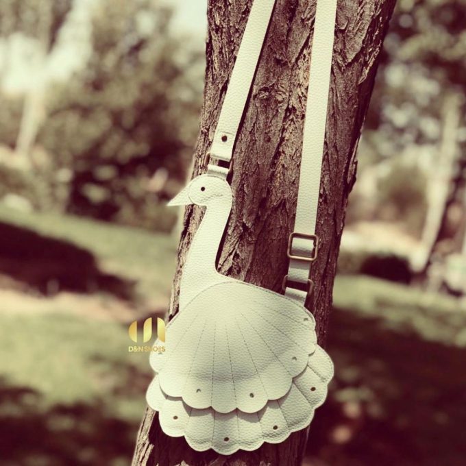 کیف دوشی طاووس | چرم صنعتی فلوتر سفید