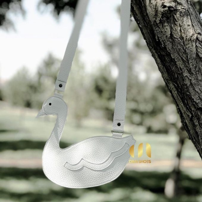 کیف دوشی قو | چرم صنعی فلوتر سفید